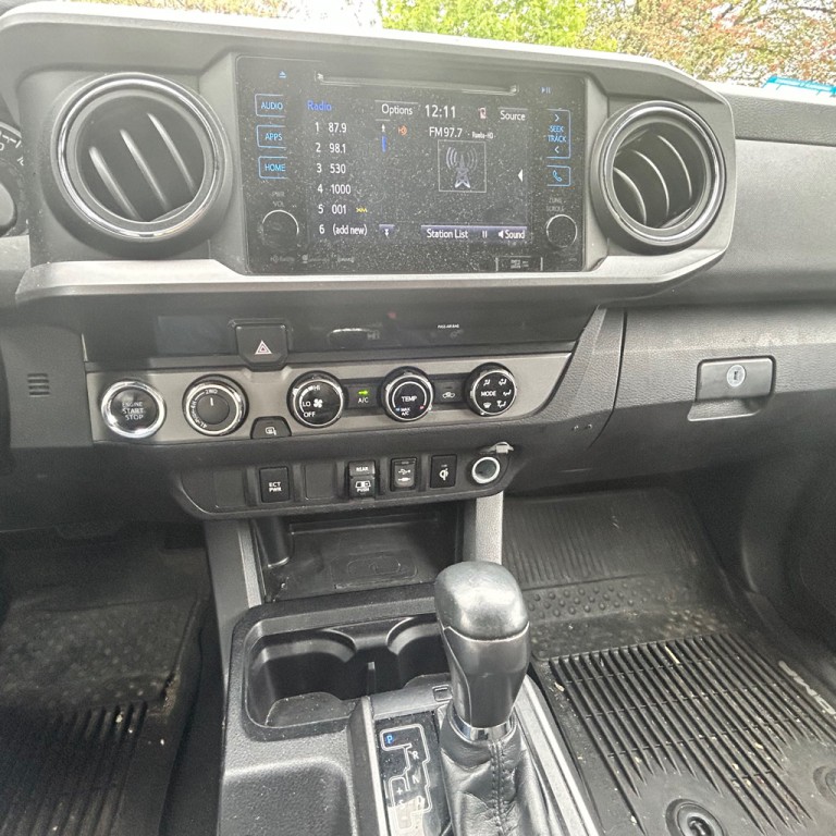 2018 Toyota Tacoma Image 16