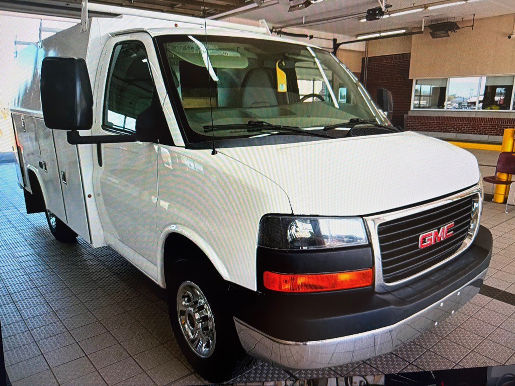 2015 GMC Savana Image 3