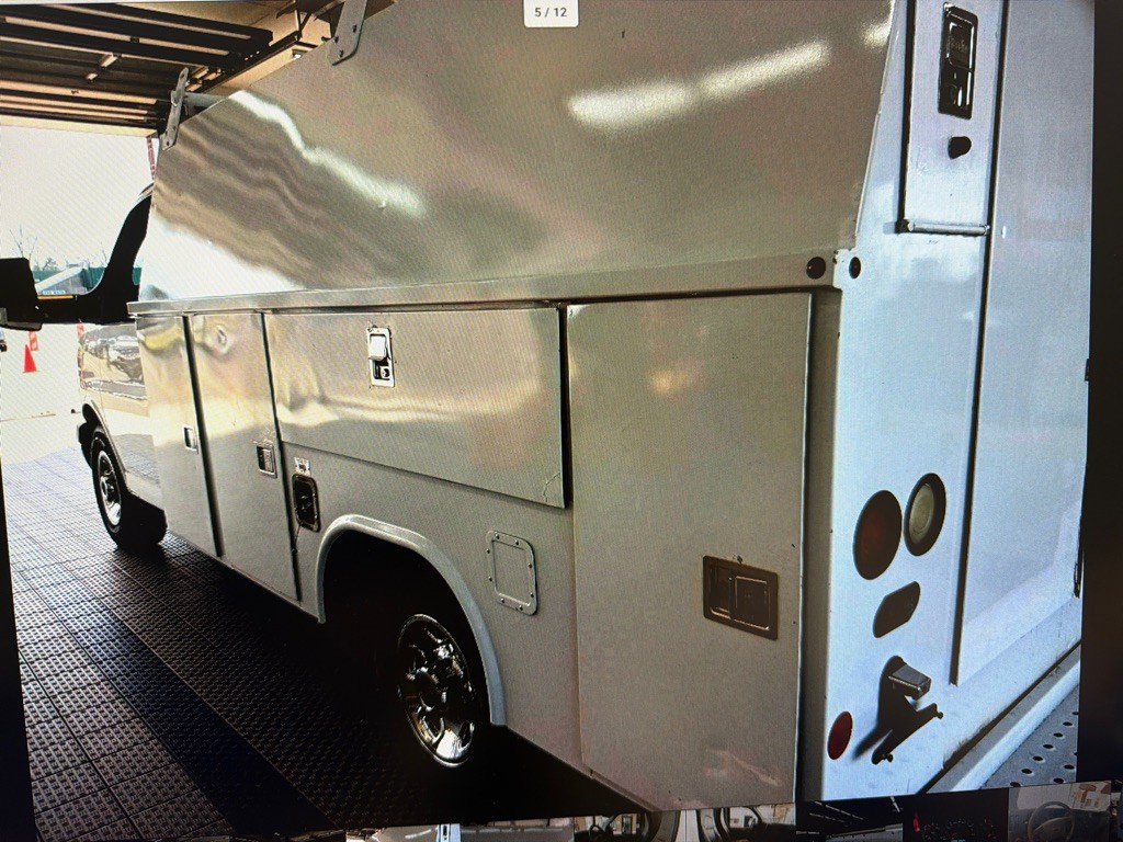 2015 GMC Savana Image 5