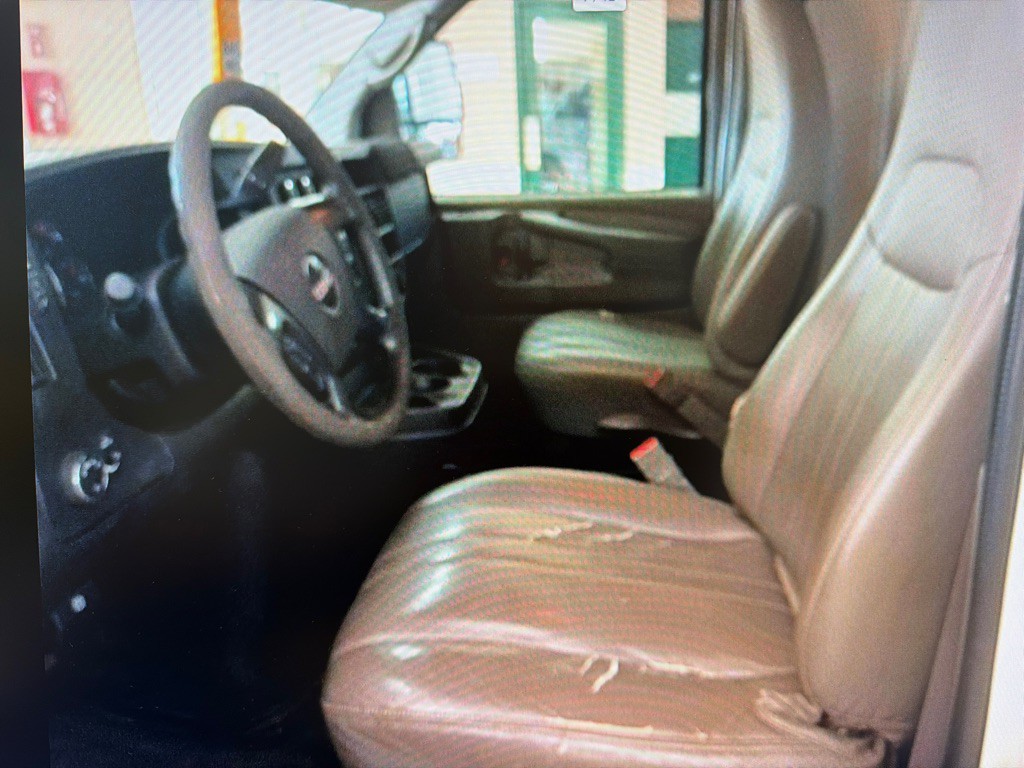 2015 GMC Savana Image 7