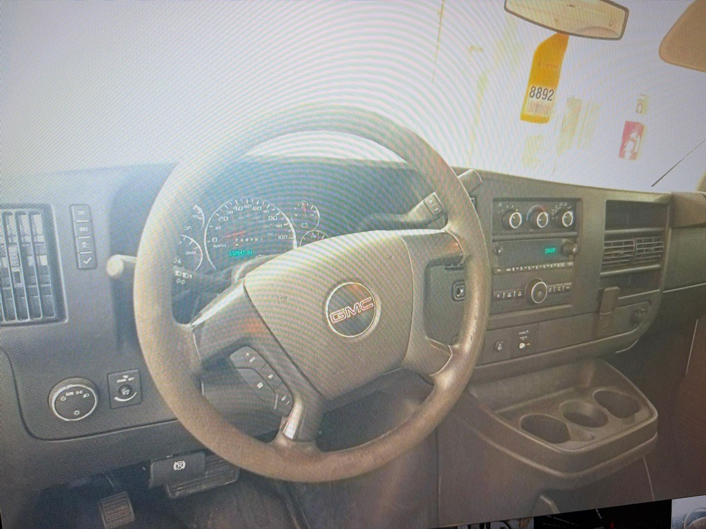 2015 GMC Savana Image 11