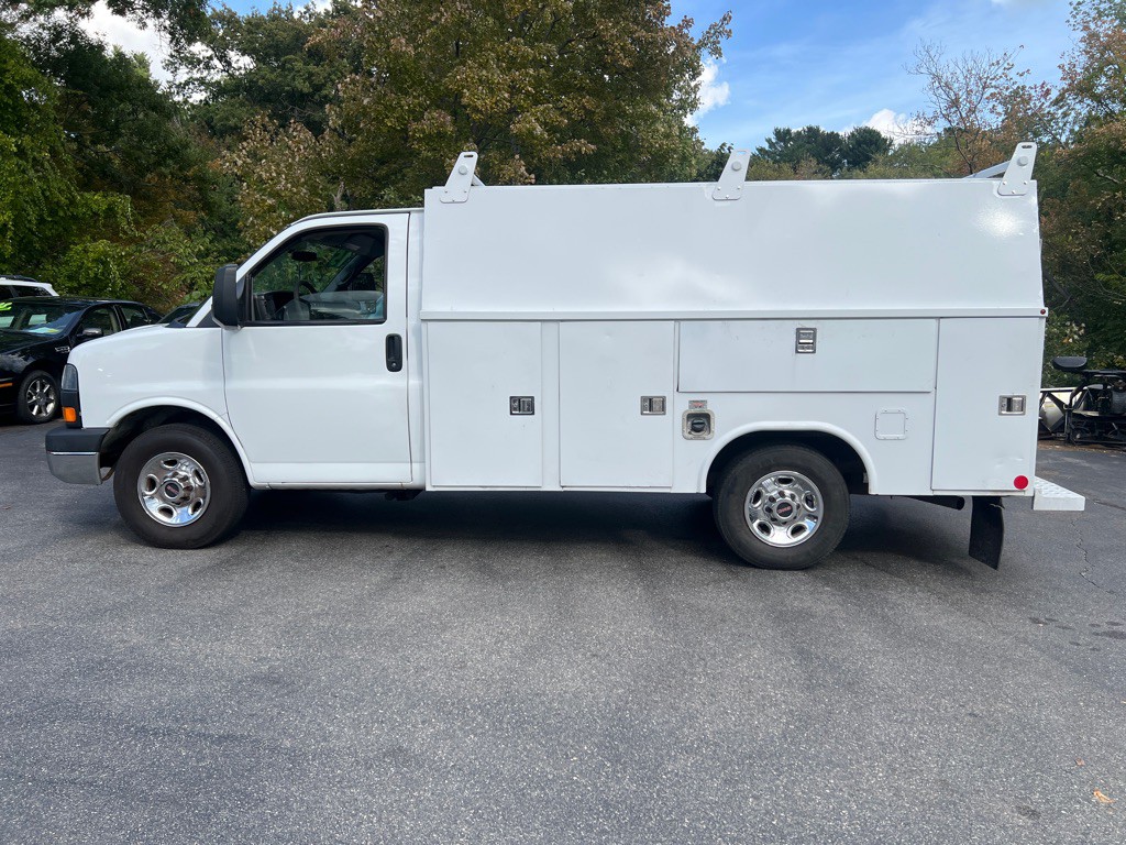 2015 GMC Savana Image 2