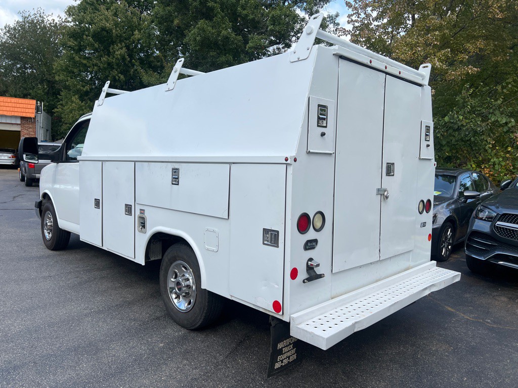 2015 GMC Savana Image 3