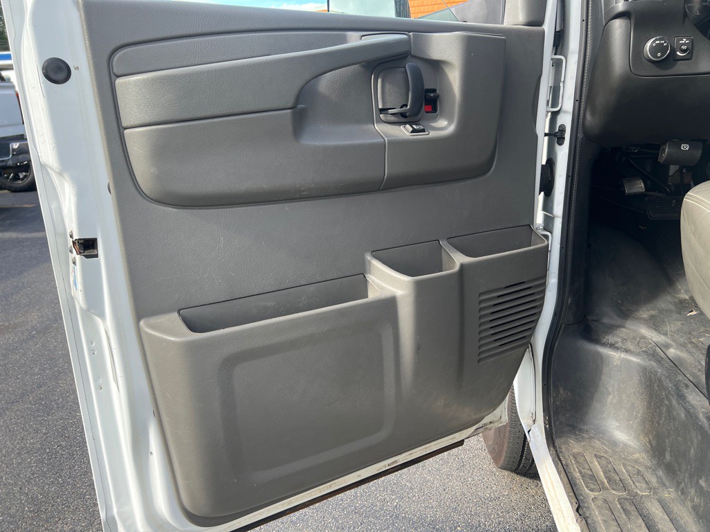 2015 GMC Savana Image 11