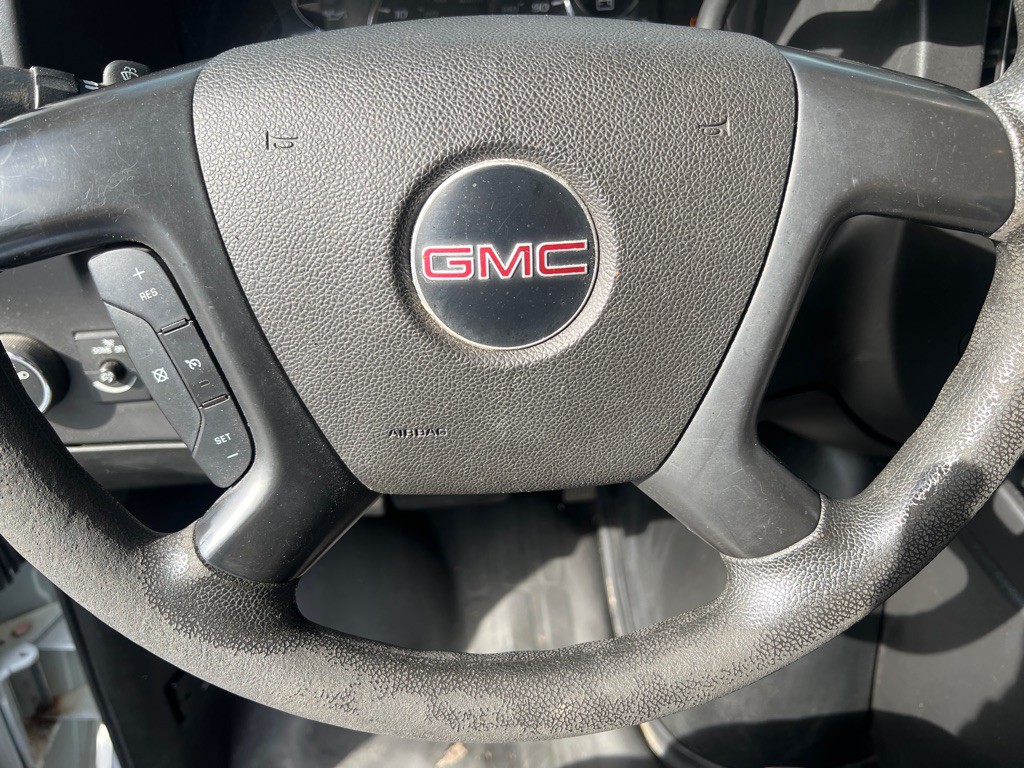 2015 GMC Savana Image 17