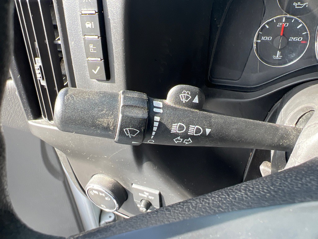 2015 GMC Savana Image 19