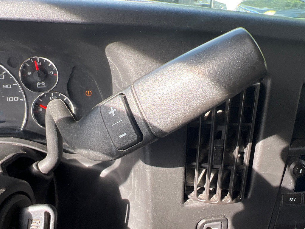 2015 GMC Savana Image 20