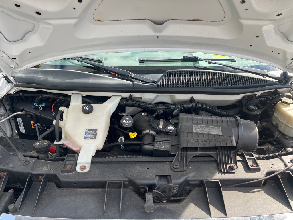 2015 GMC Savana Image 32
