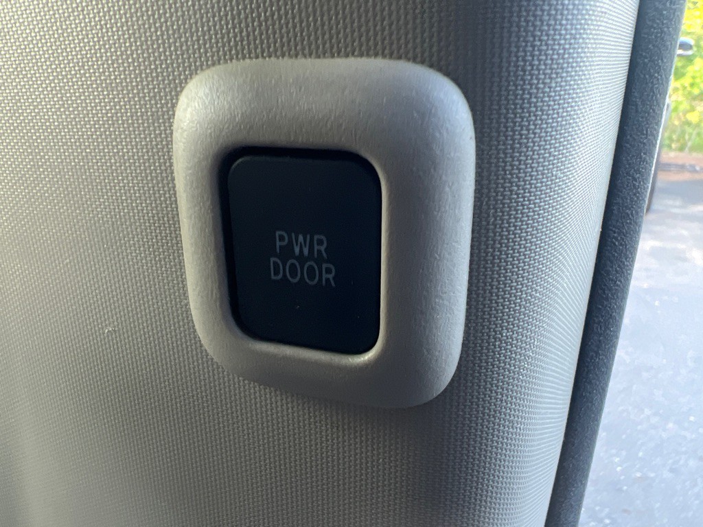 2012 Toyota Sienna Image 19