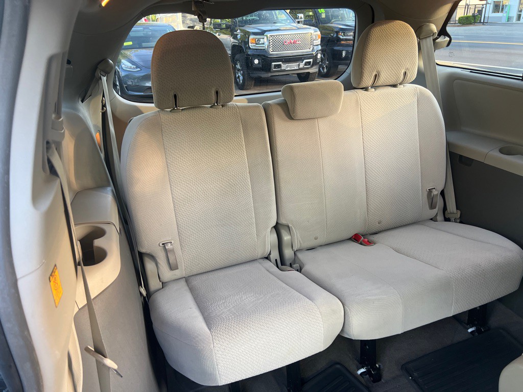 2012 Toyota Sienna Image 20