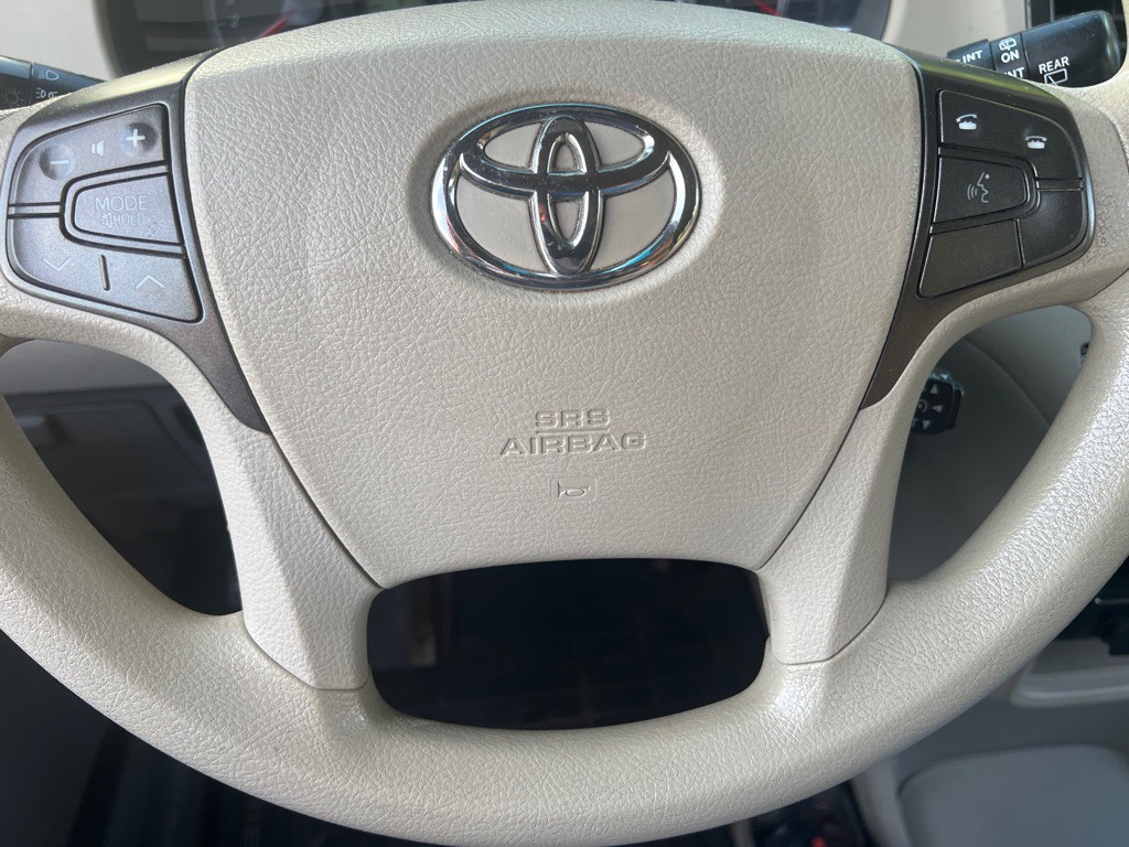 2012 Toyota Sienna Image 22