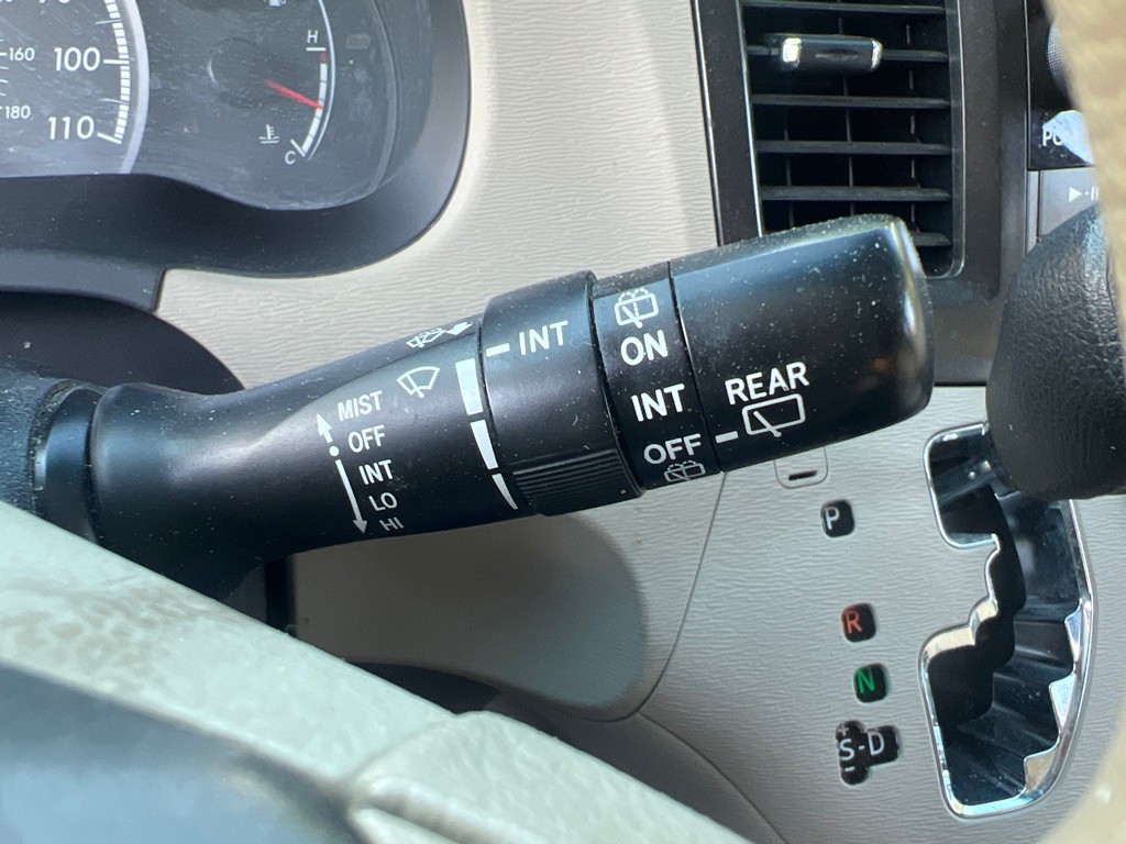 2012 Toyota Sienna Image 27
