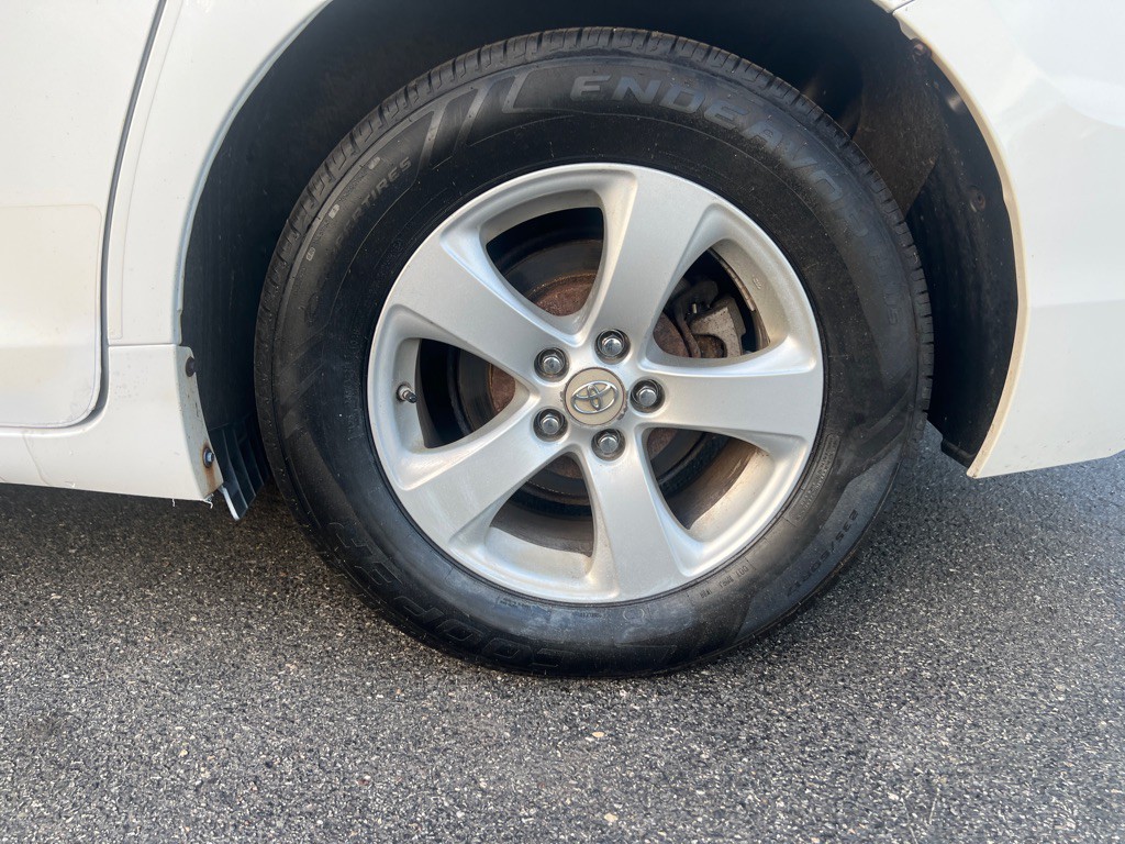 2012 Toyota Sienna Image 34