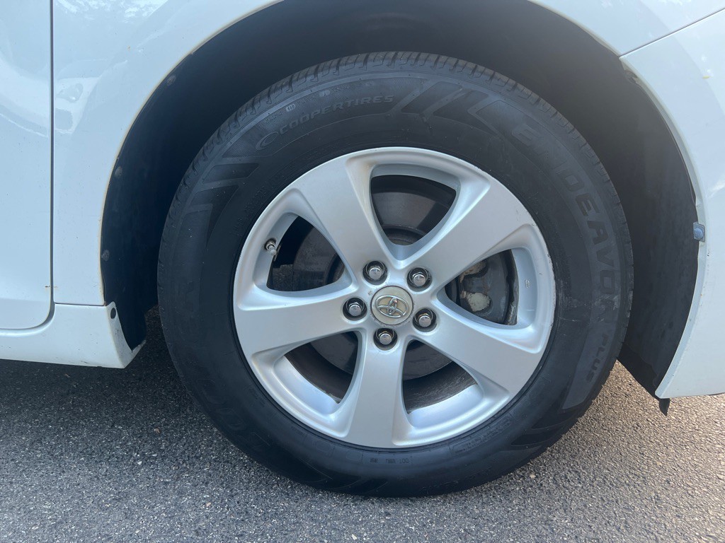 2012 Toyota Sienna Image 35