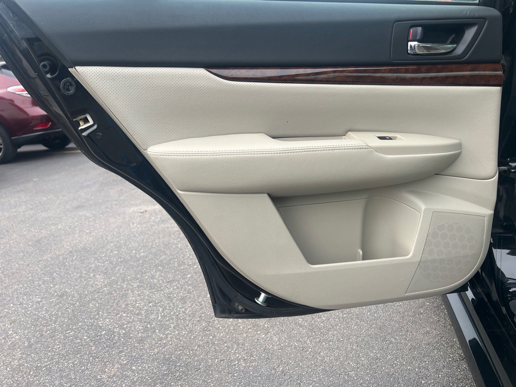 2013 Subaru Legacy Image 10