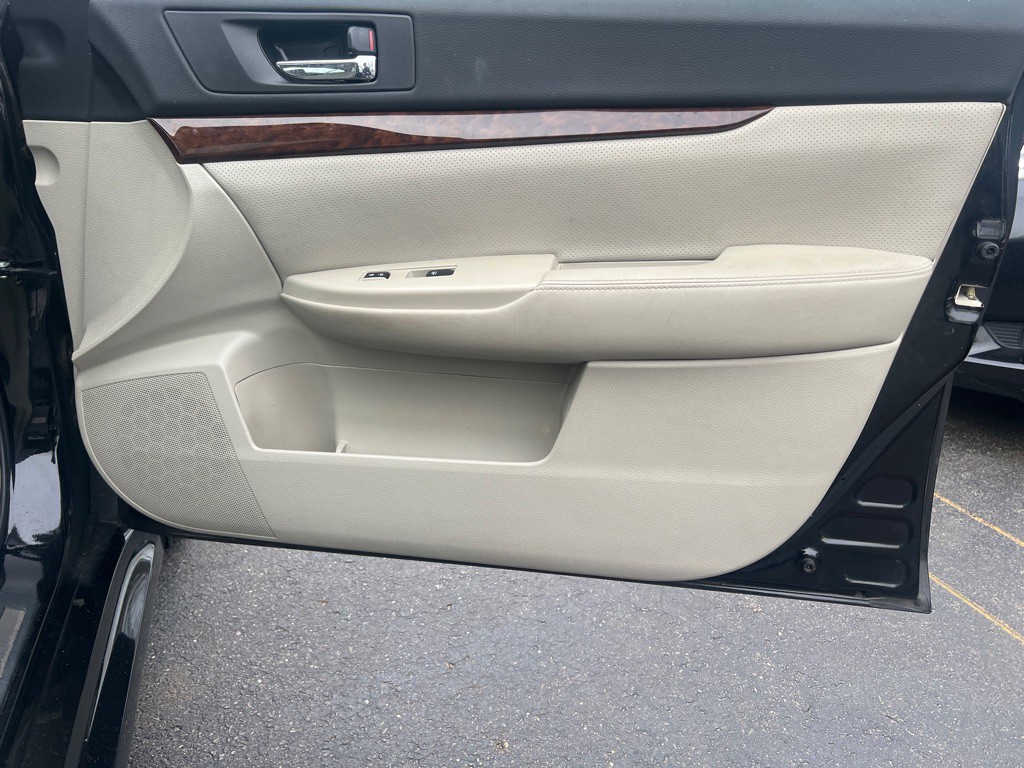 2013 Subaru Legacy Image 11