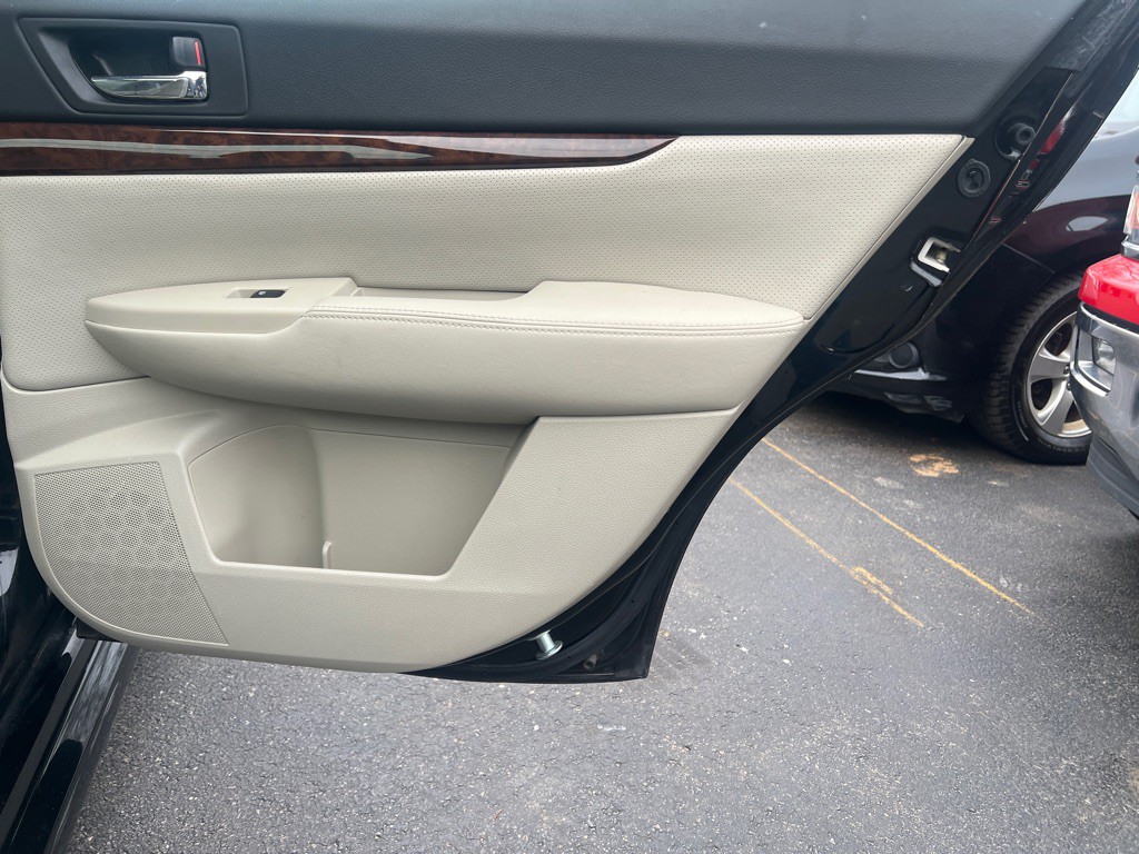 2013 Subaru Legacy Image 12