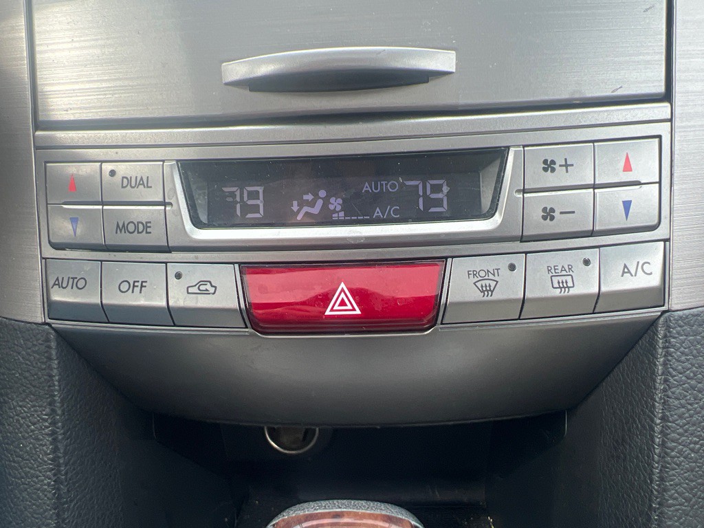 2013 Subaru Legacy Image 23