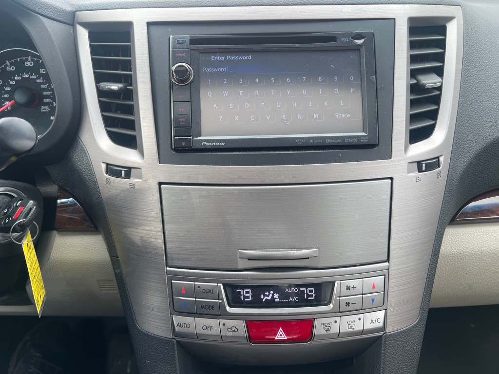 2013 Subaru Legacy Image 27