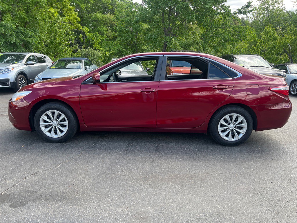 2017 Toyota Camry Image 2