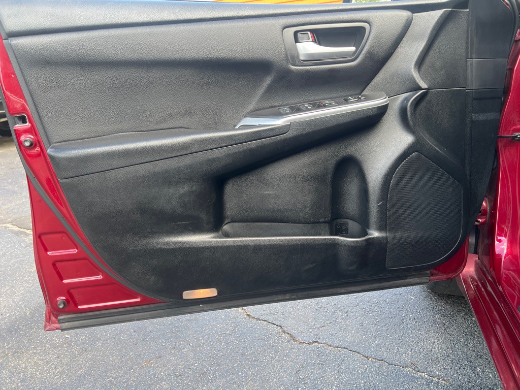 2017 Toyota Camry Image 9