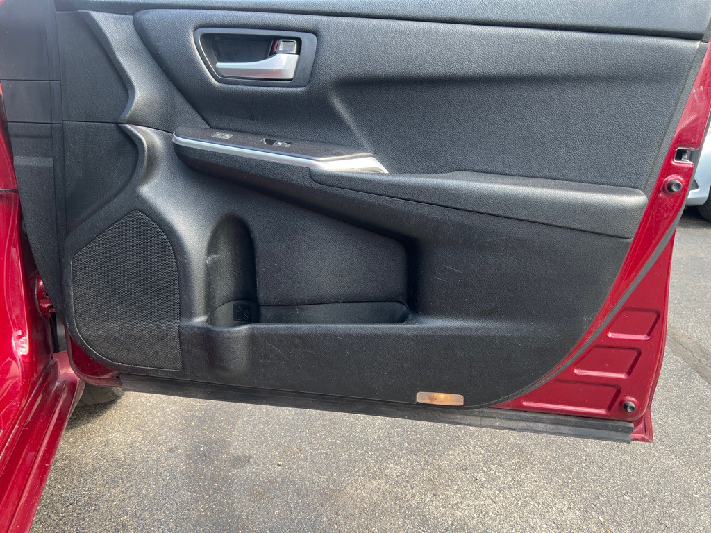 2017 Toyota Camry Image 11