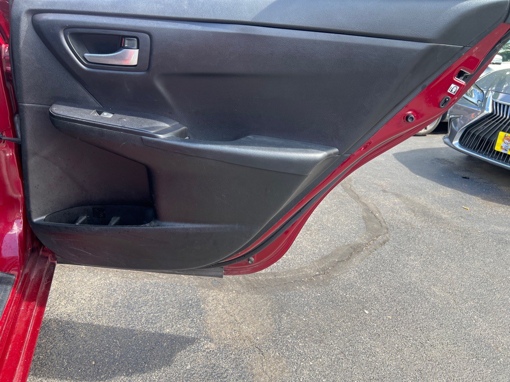 2017 Toyota Camry Image 12