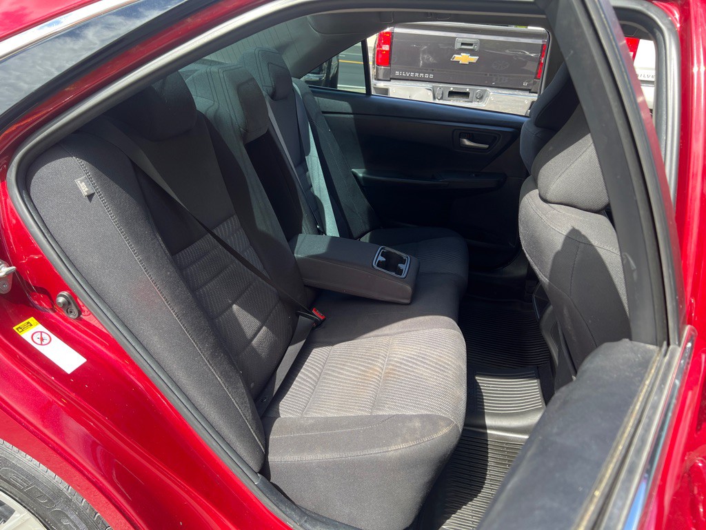 2017 Toyota Camry Image 16