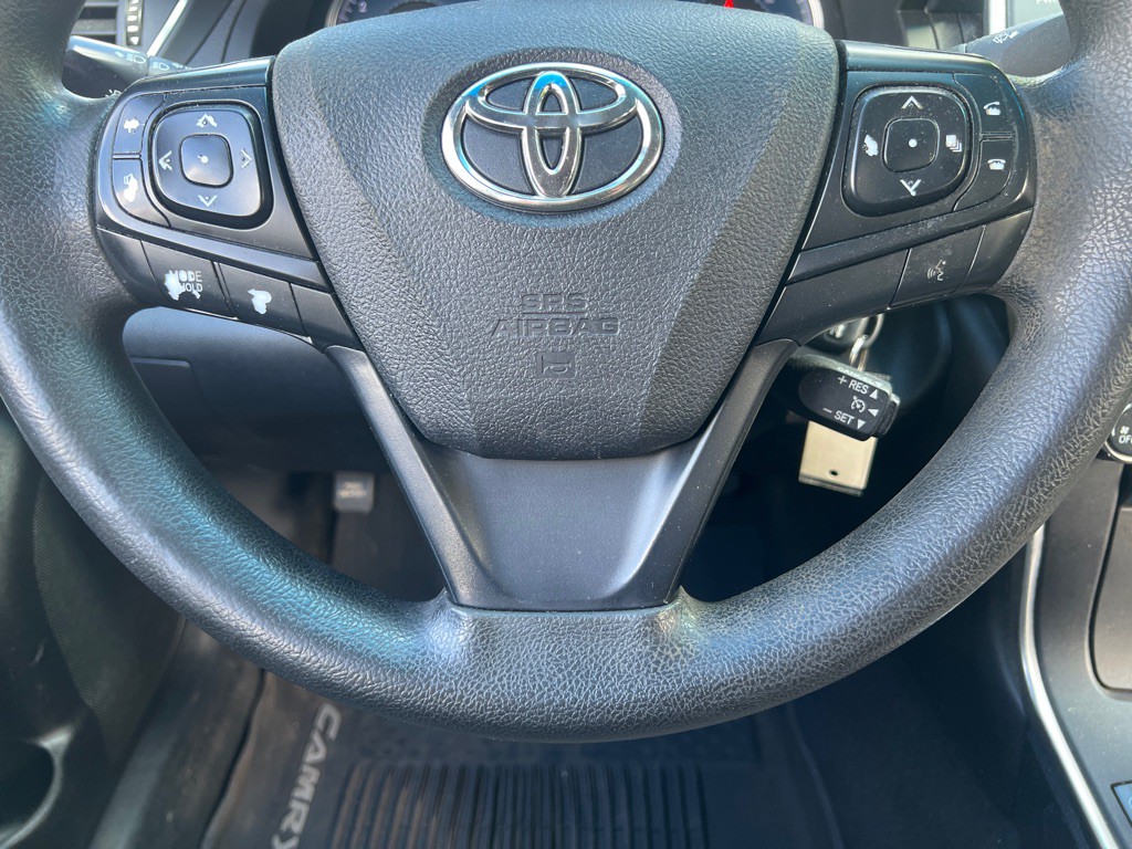 2017 Toyota Camry Image 17