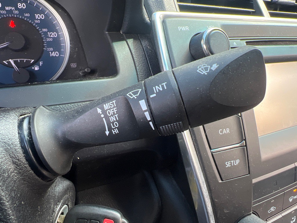 2017 Toyota Camry Image 19