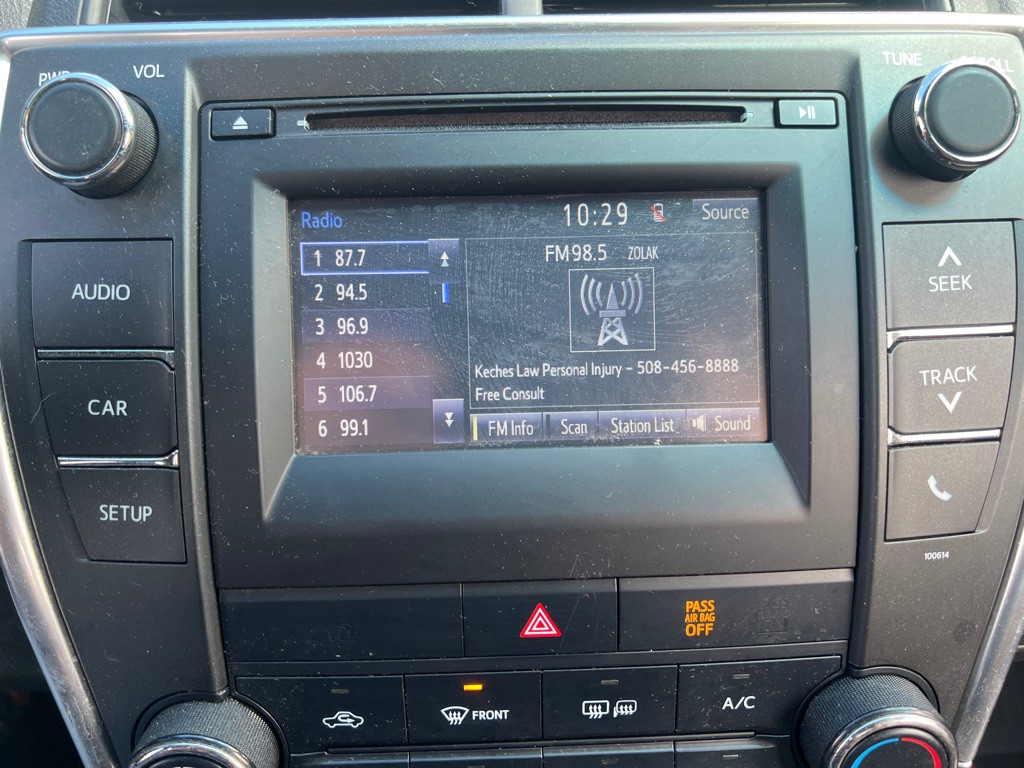 2017 Toyota Camry Image 23