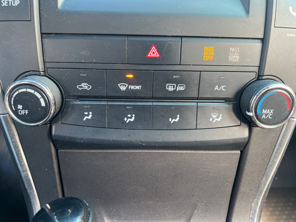 2017 Toyota Camry Image 26
