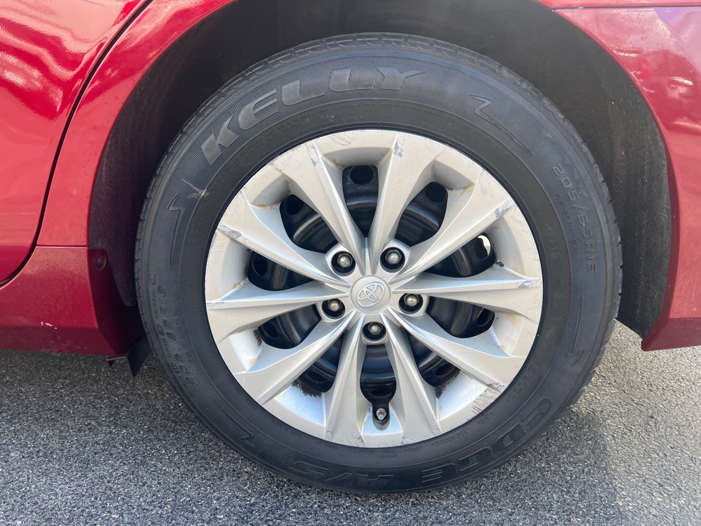 2017 Toyota Camry Image 30
