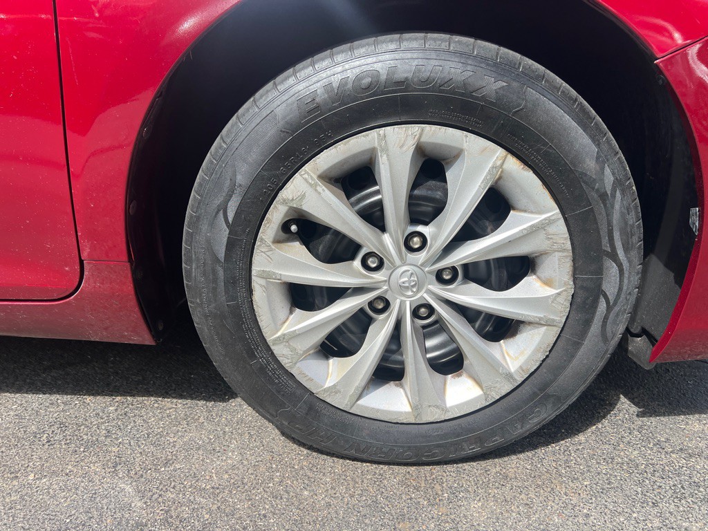2017 Toyota Camry Image 31