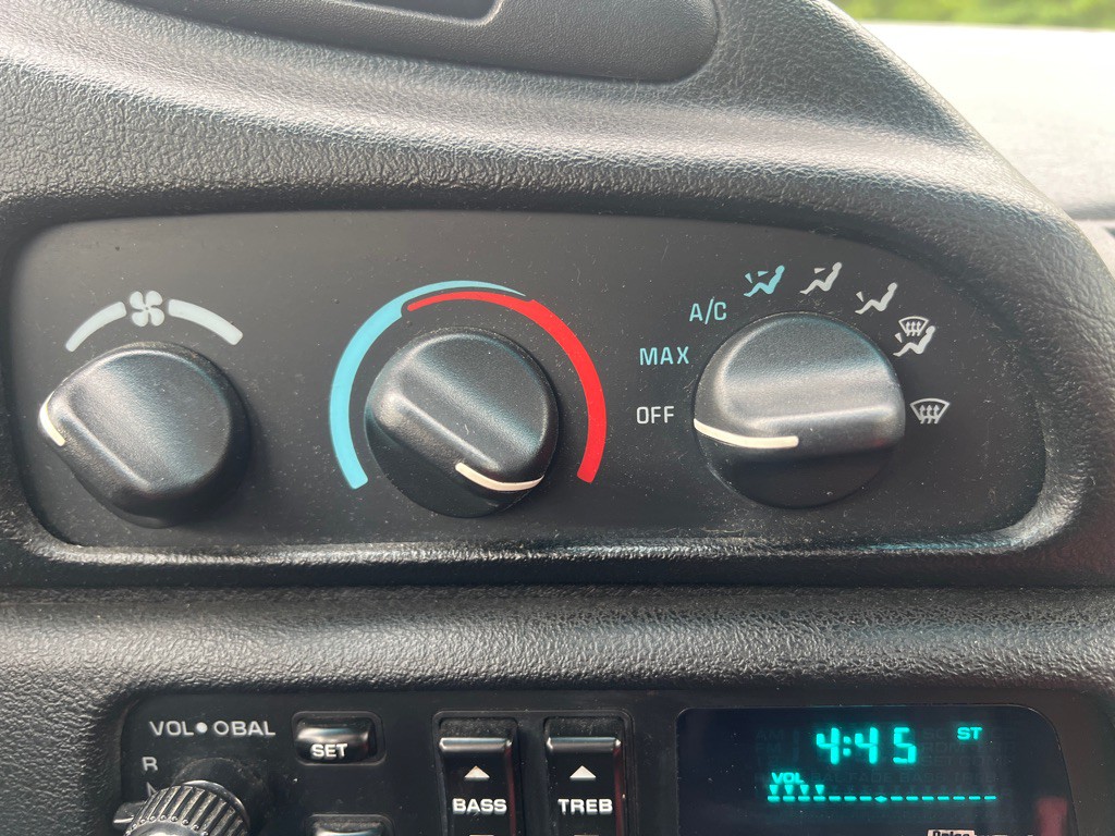 1995 Chevrolet Camaro Image 22
