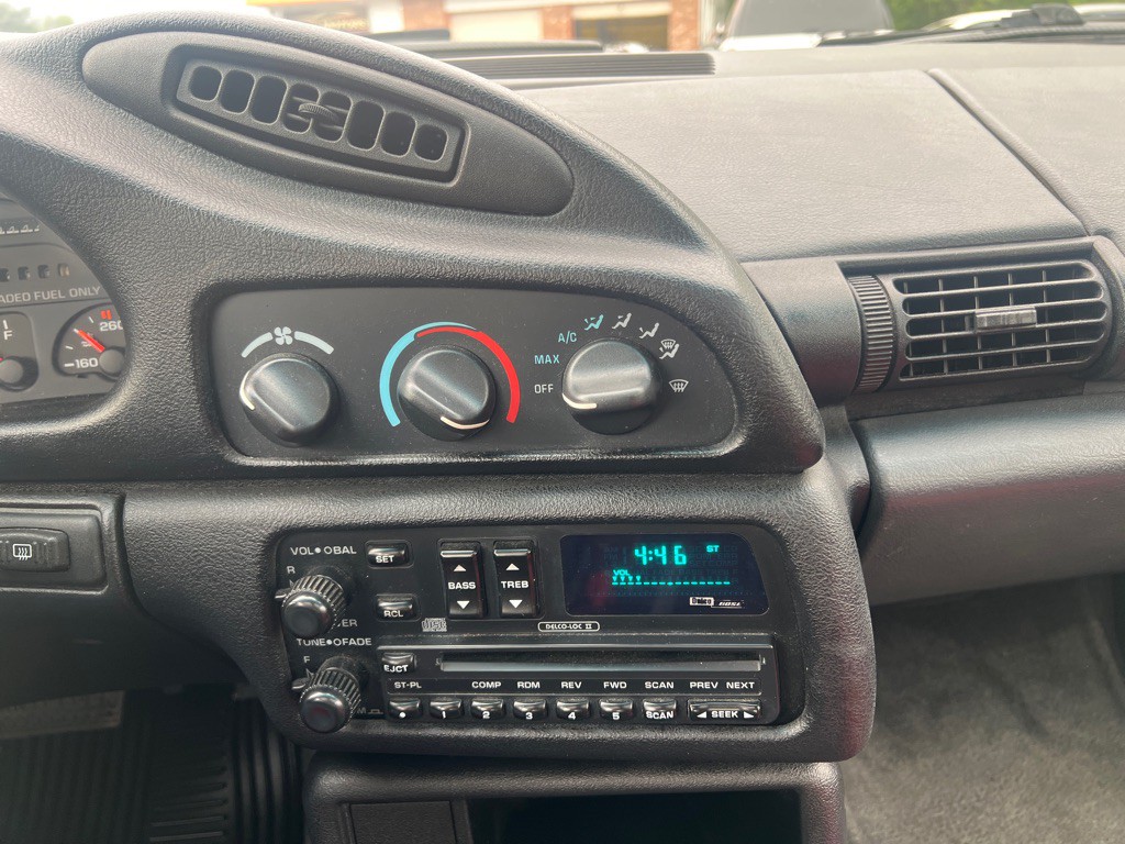 1995 Chevrolet Camaro Image 23