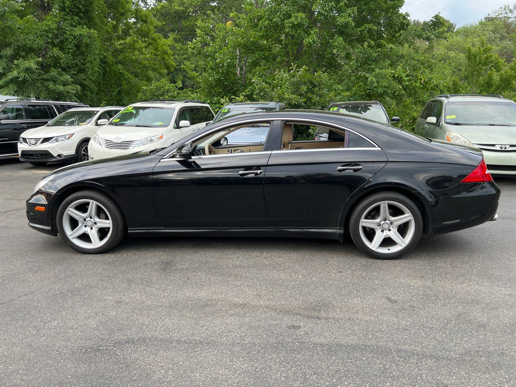 2011 Mercedes-Benz CLS-Class Image 2