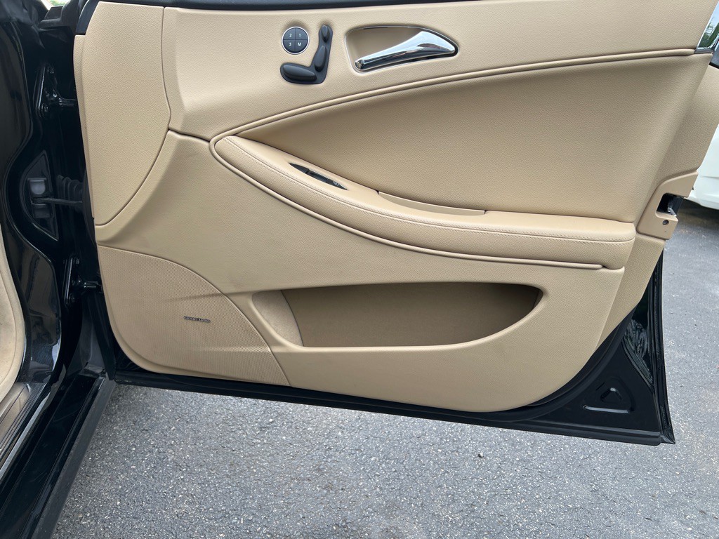 2011 Mercedes-Benz CLS-Class Image 10