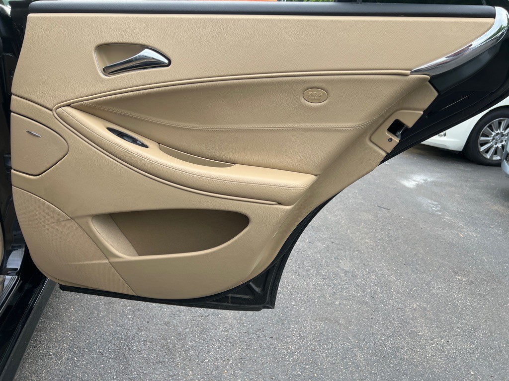 2011 Mercedes-Benz CLS-Class Image 11