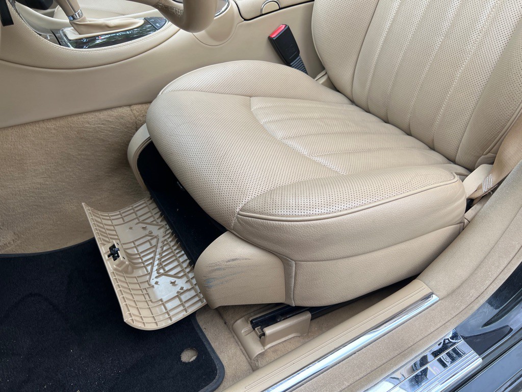 2011 Mercedes-Benz CLS-Class Image 20