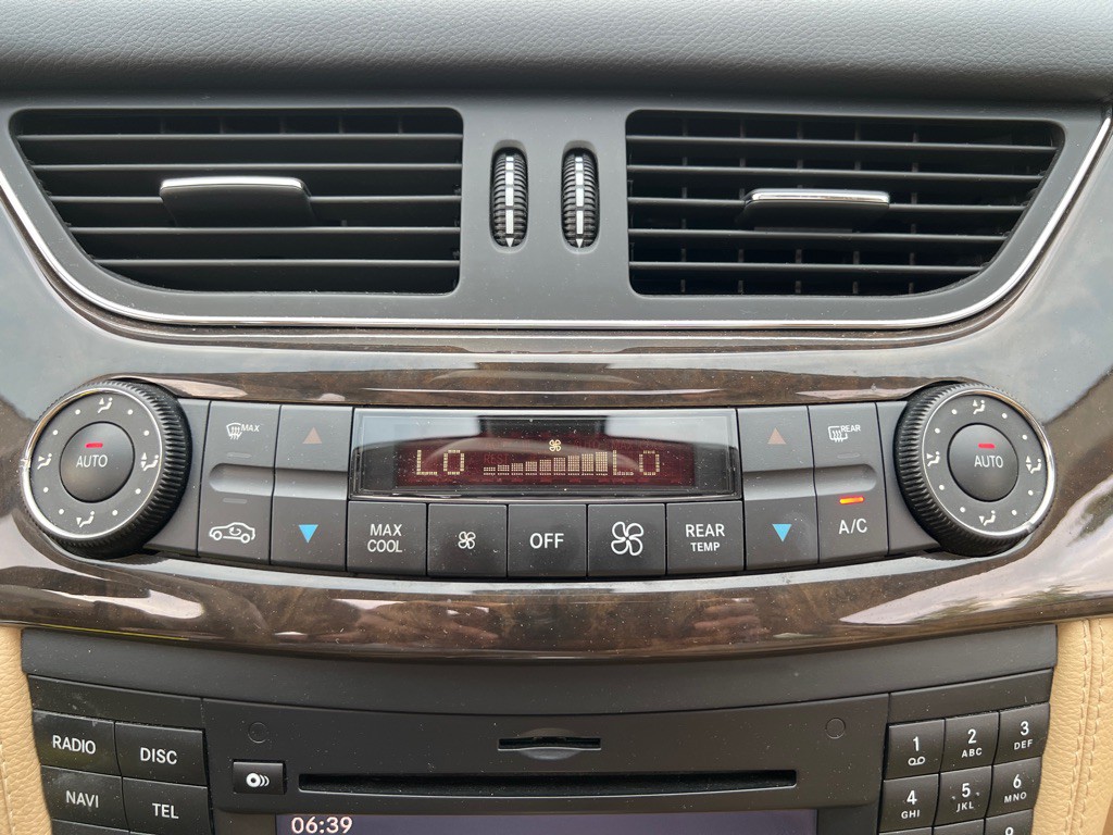 2011 Mercedes-Benz CLS-Class Image 26