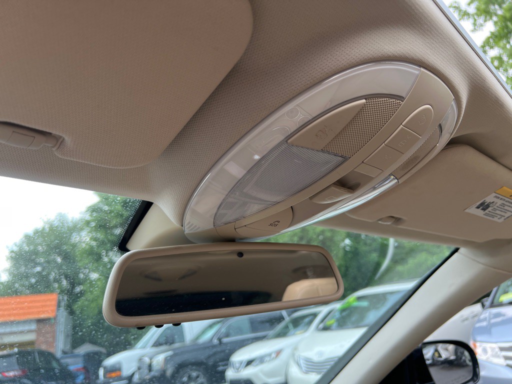2011 Mercedes-Benz CLS-Class Image 30