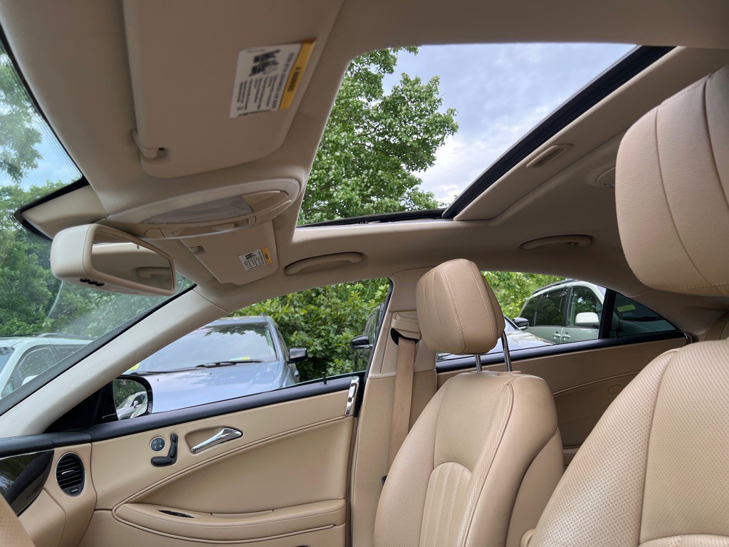 2011 Mercedes-Benz CLS-Class Image 32