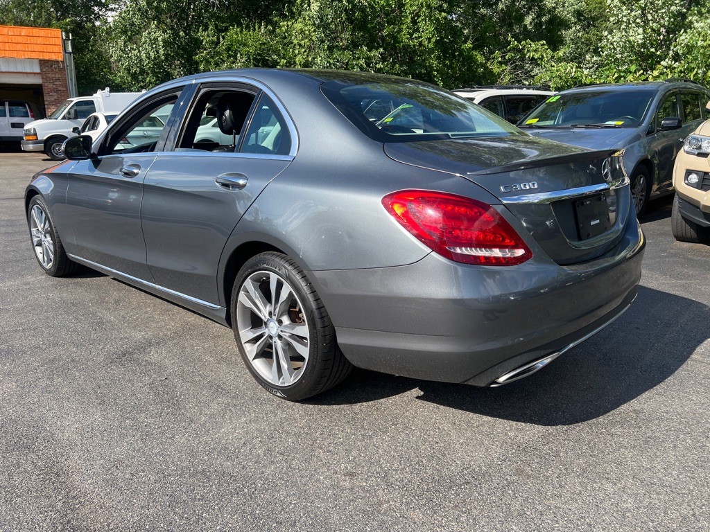 2017 Mercedes-Benz C-Class Image 3