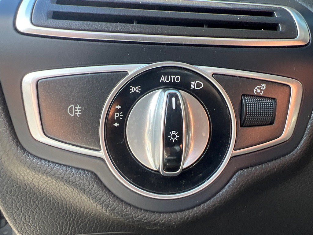 2017 Mercedes-Benz C-Class Image 25