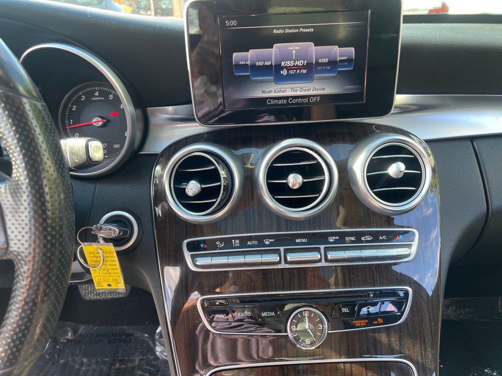 2017 Mercedes-Benz C-Class Image 32