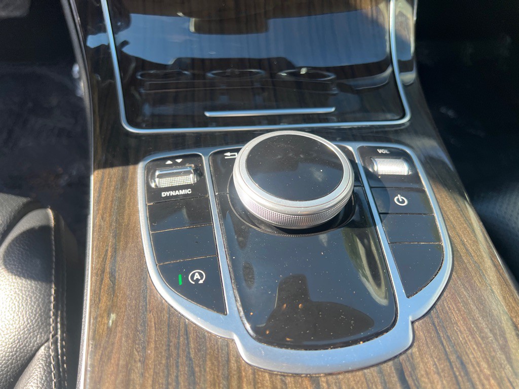 2017 Mercedes-Benz C-Class Image 33