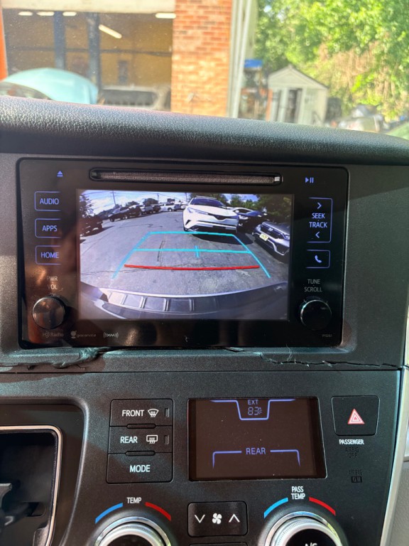 2017 Toyota Sienna Image 14