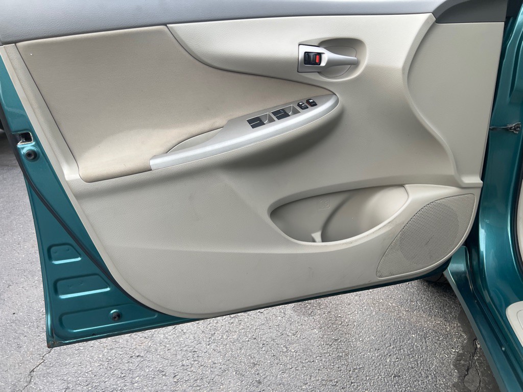 2010 Toyota Corolla Image 9