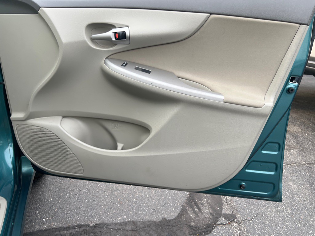 2010 Toyota Corolla Image 11
